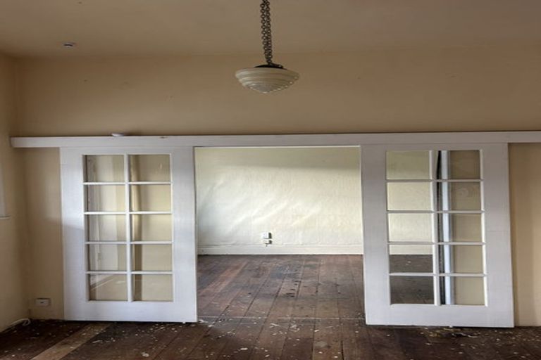 Photo of property in 68 Oriental Parade, Oriental Bay, Wellington, 6011