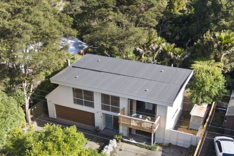 Photo of property in 15 York Road, Titirangi, Auckland, 0604