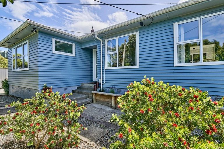 Photo of property in 10 Monowai Road, Johnsonville, Wellington, 6037