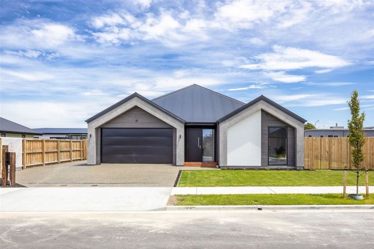 Photo of property in 14 Lusk Street, Rangiora, 7400