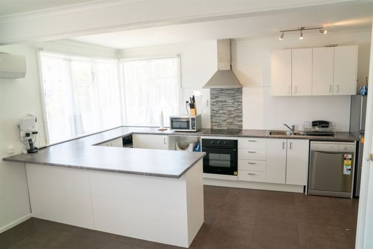 Photo of property in 160 Champion Street, Cannons Creek, Porirua, 5024