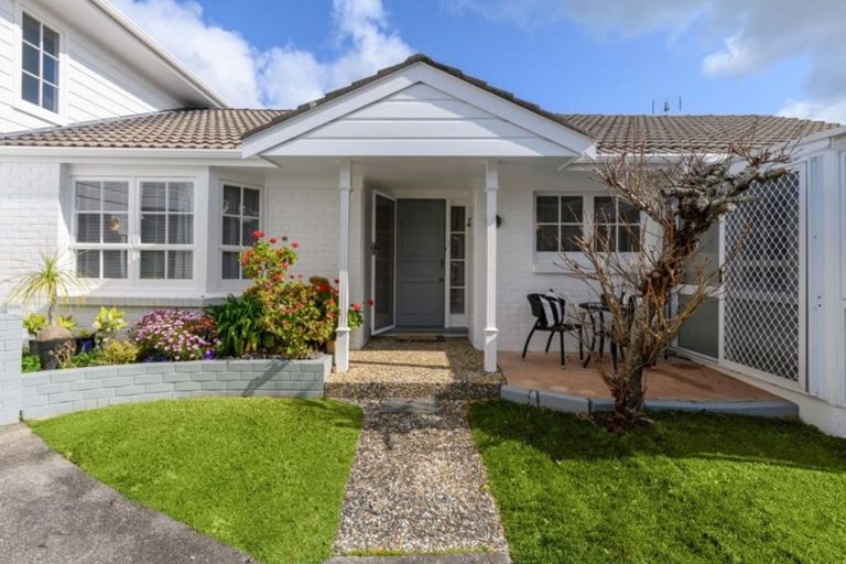 Photo of property in 2/8 Pierce Road, Milford, Auckland, 0620