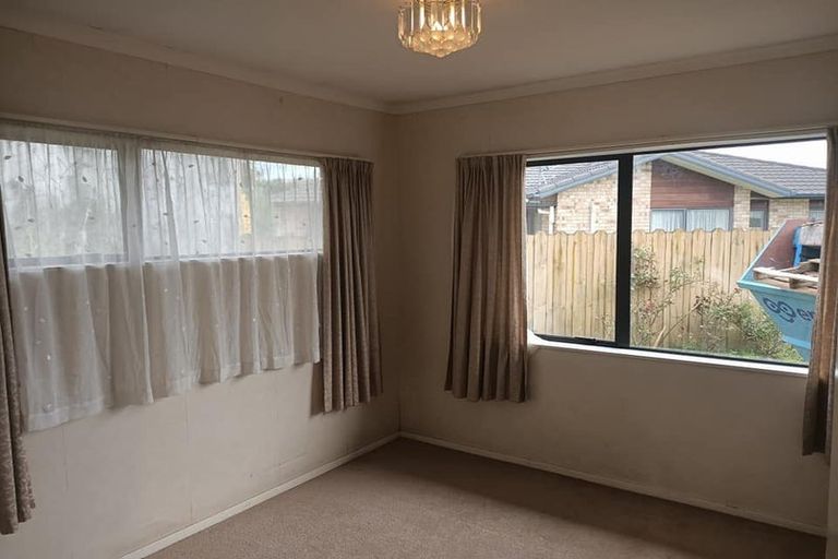 Photo of property in 10 Matilda Place, Weymouth, Auckland, 2103