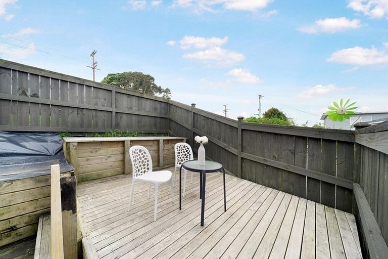 Photo of property in 124a Golf Road, New Lynn, Auckland, 0600