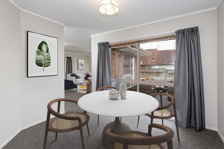 Photo of property in 8 Crescent Hills Court, Northpark, Auckland, 2013