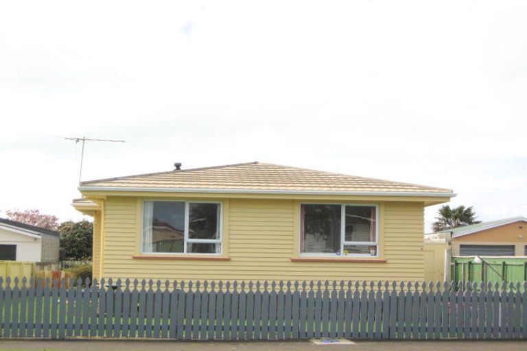 Photo of property in 6 Short Street, Waitara, 4320