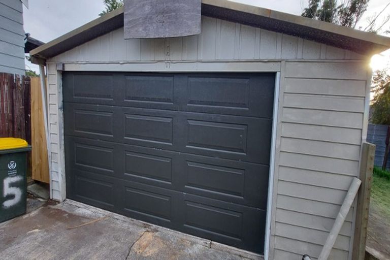 Photo of property in 5 Iris Place, Clendon Park, Auckland, 2103