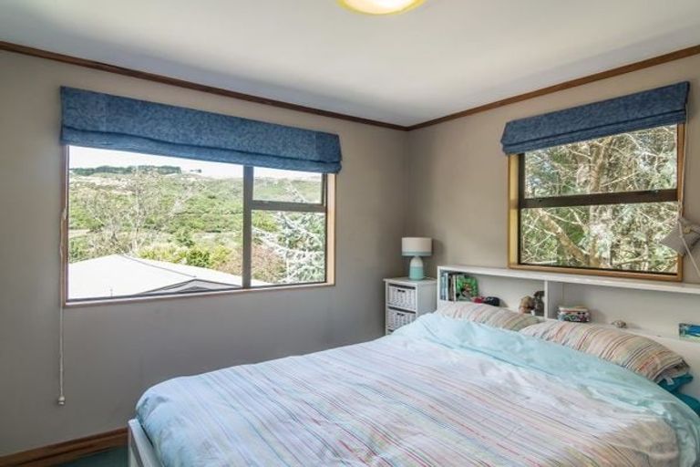 Photo of property in 11 Richmond Hill, Glenside, Wellington, 6037