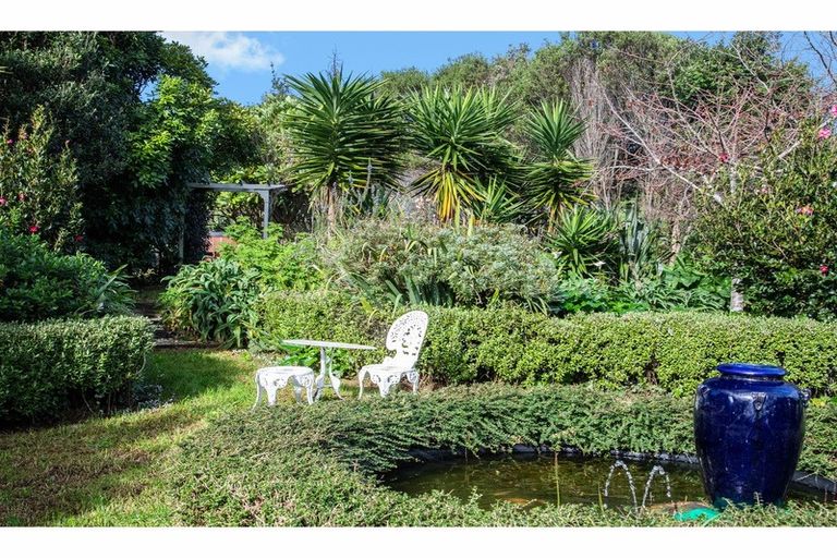 Photo of property in 404 Awhitu Central Road, Awhitu, Waiuku, 2684
