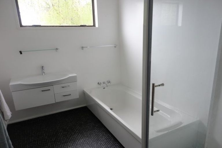 Photo of property in 12 Caples Place, Fernhill, Queenstown, 9300