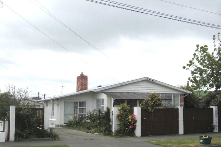 Photo of property in 25 Liverton Crescent, Bishopdale, Christchurch, 8053