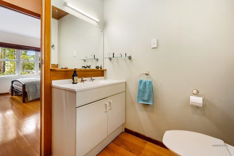 Photo of property in 15 Sylvan Valley Avenue, Titirangi, Auckland, 0604