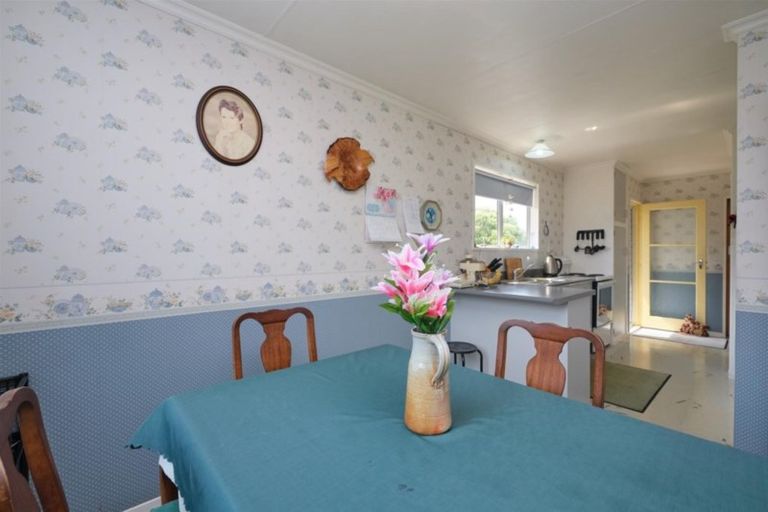 Photo of property in 33 Castle Street, Eltham, 4322