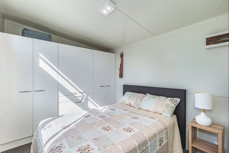 Photo of property in 3 Takapu Road, Manakau, Levin, 5573