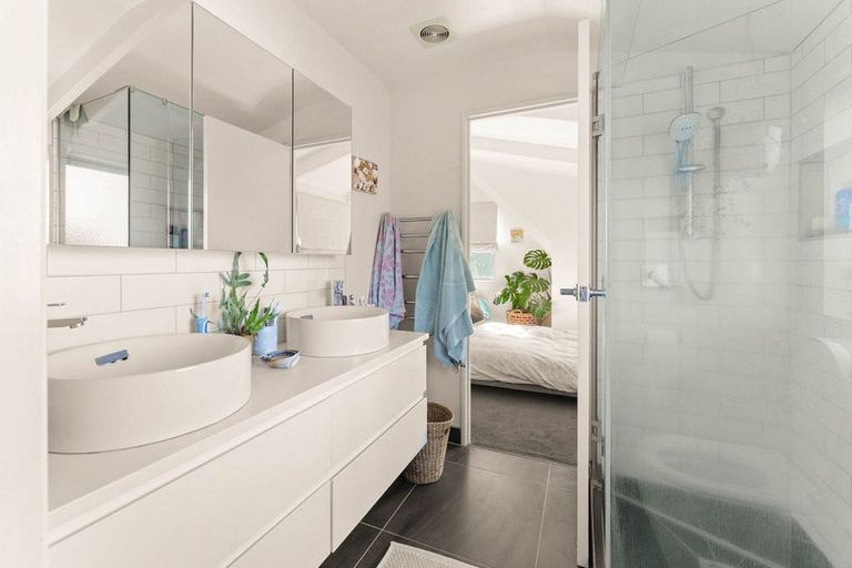 Photo of property in 2/563 Maunganui Road, Mount Maunganui, 3116