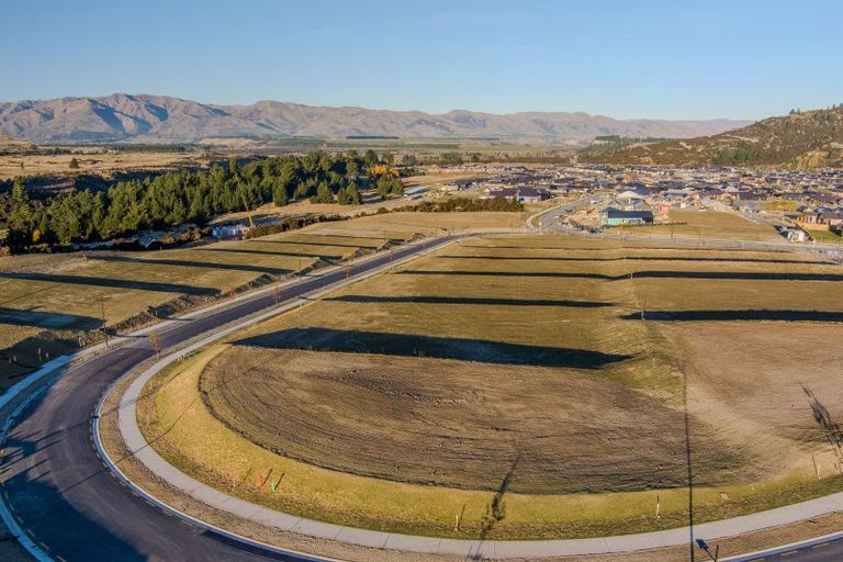 Photo of property in 24 Carrickmore Crescent, Wanaka, 9305