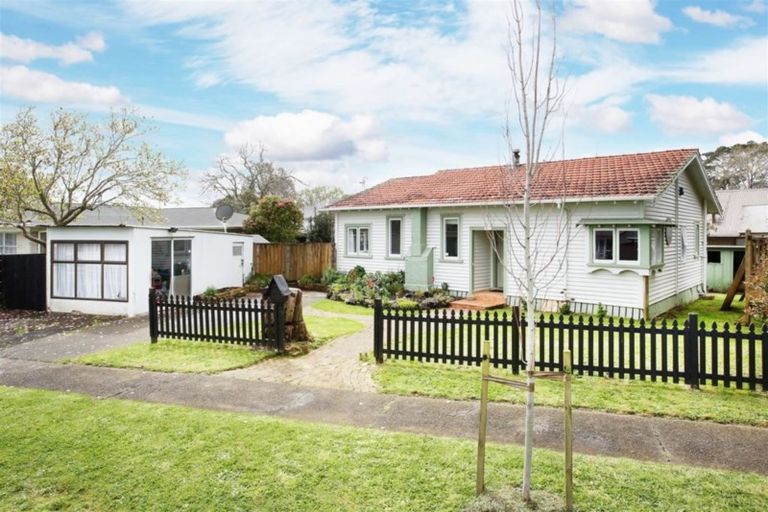 Photo of property in 1 Childs Avenue, Pukekohe, 2120