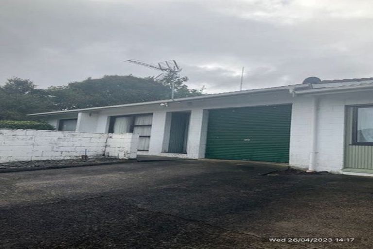 Photo of property in 2/37 Simon Ellice Drive, Bayview, Auckland, 0629