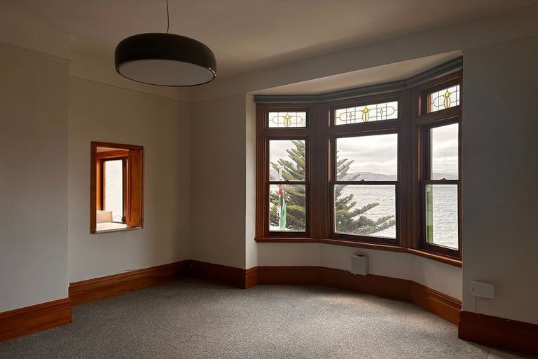 Photo of property in 186 Oriental Parade, Oriental Bay, Wellington, 6011