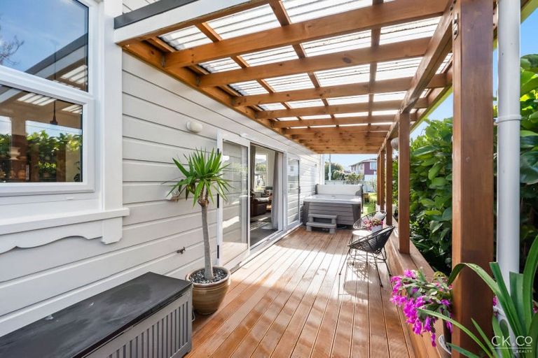 Photo of property in 82 Knights Road, Hutt Central, Lower Hutt, 5010