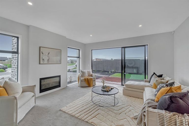 Photo of property in 23 Frank Ernest Crescent, Prebbleton, 7676