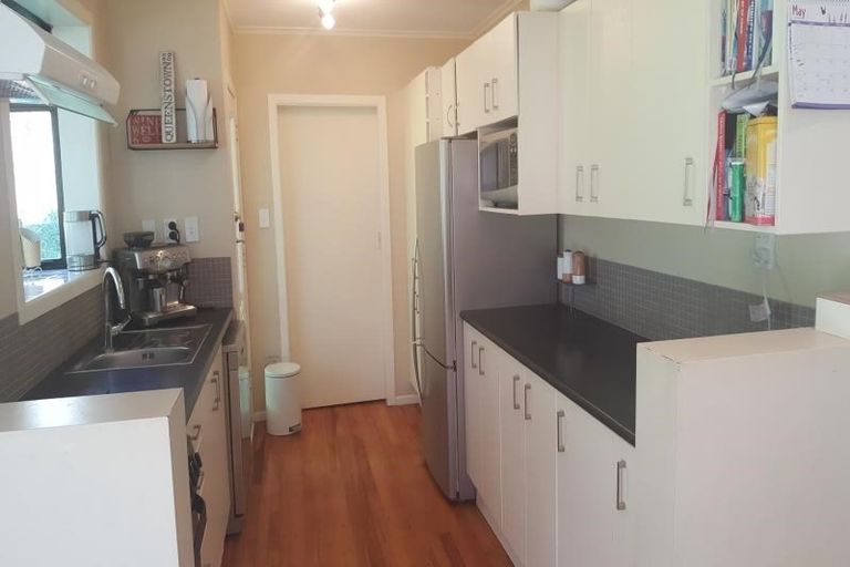 Photo of property in 38 Catherine Crescent, Paparangi, Wellington, 6037