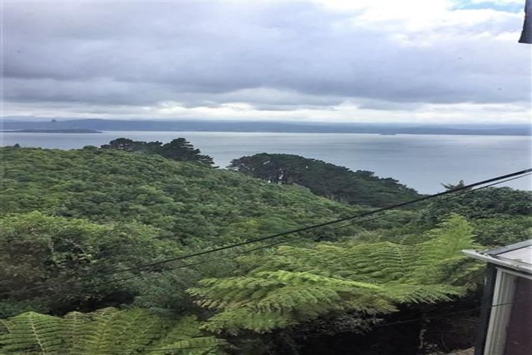 Photo of property in 148 Nicholson Road, Khandallah, Wellington, 6035