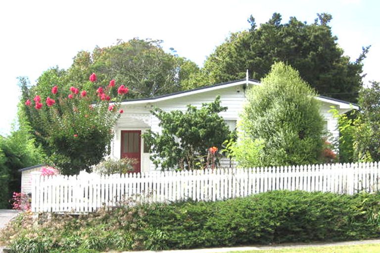 Photo of property in 37 Northall Road, New Lynn, Auckland, 0600