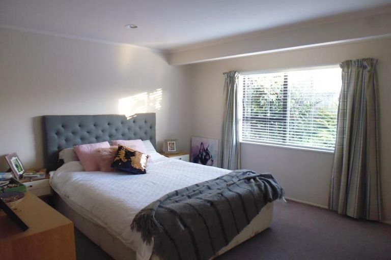 Photo of property in 6 Ross Grove, Paraparaumu, 5032