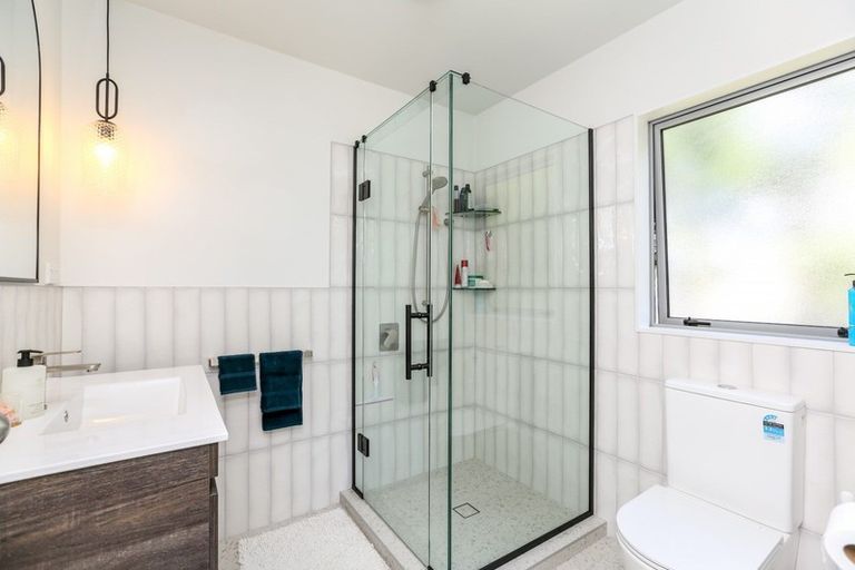 Photo of property in 130a Wairau Road, Oakura, 4314