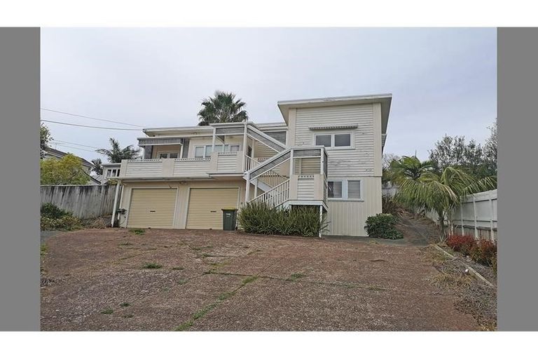 Photo of property in 592 Beach Road, Rothesay Bay, Auckland, 0630