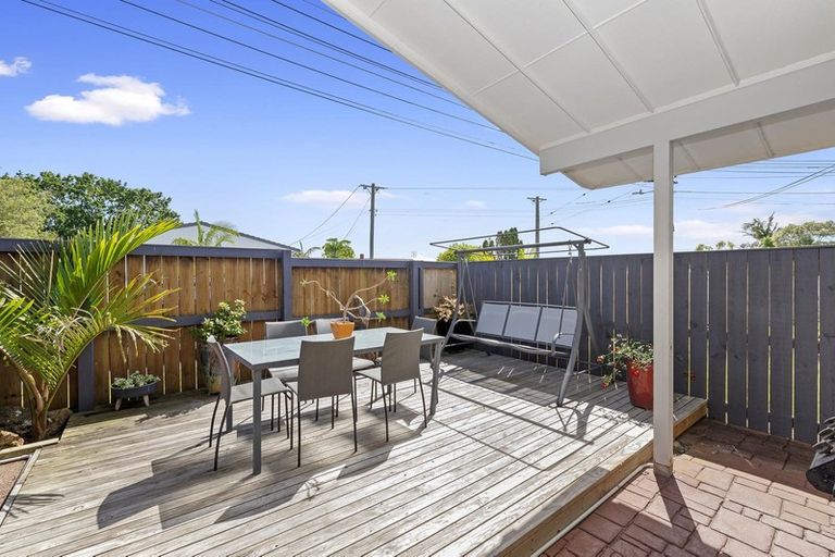 Photo of property in 97 Tiroroa Avenue, Te Atatu South, Auckland, 0610