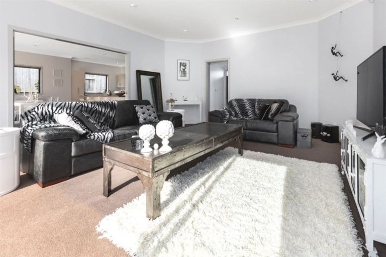 Photo of property in 24 Paparoa Crescent, Aotea, Porirua, 5024