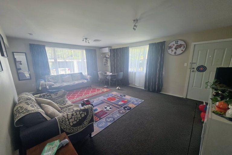 Photo of property in 2/61 Aorangi Road, Bryndwr, Christchurch, 8053