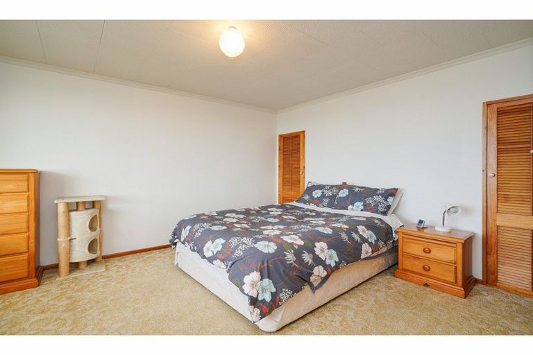 Photo of property in 220 Marine Parade, Bluff, 9814