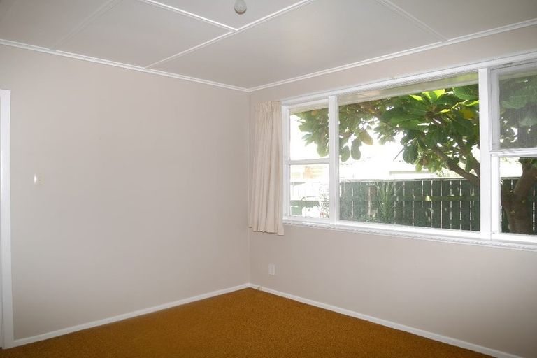 Photo of property in 6 Eruini Street, Waikanae Beach, Waikanae, 5036