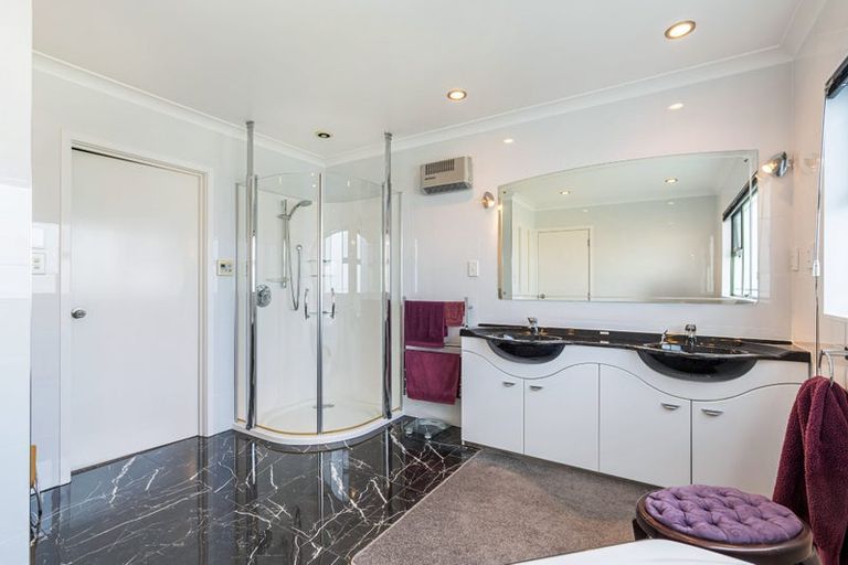 Photo of property in 88 Boord Crescent, Kumeu, 0891