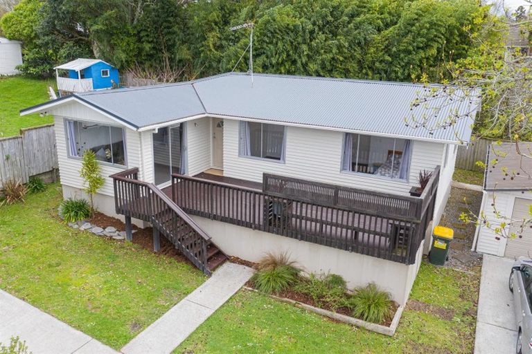 Photo of property in 9 Tracey Terrace, Te Atatu South, Auckland, 0602