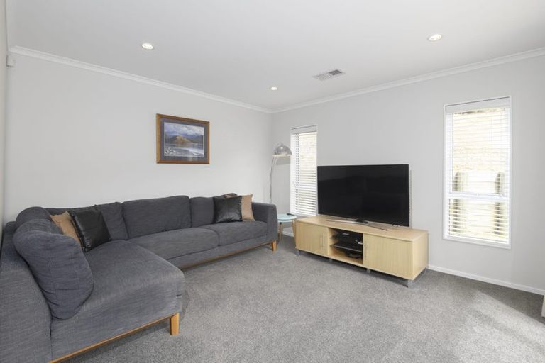 Photo of property in 17 Bickerton Rise, Churton Park, Wellington, 6037