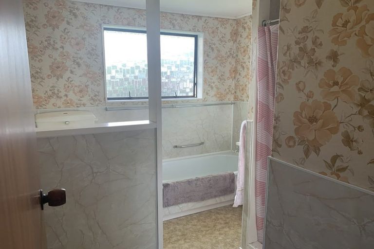 Photo of property in 43 Skerman Street, Marton, 4710