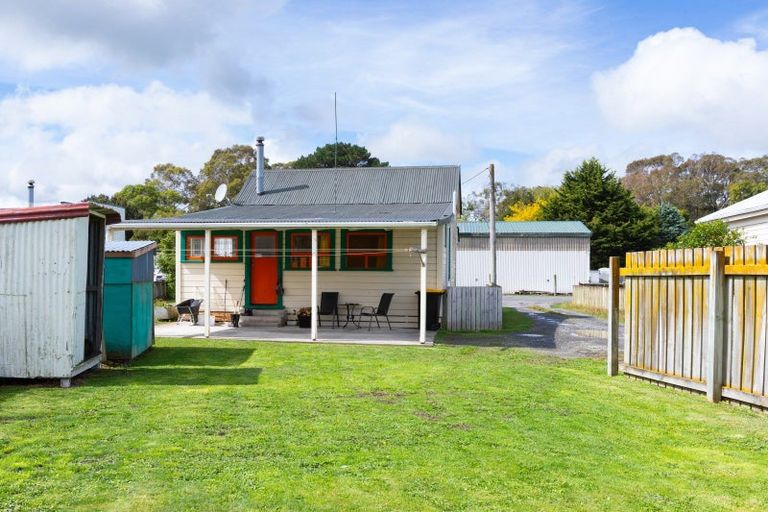 Photo of property in 3 Otanga Street, Dannevirke, 4930