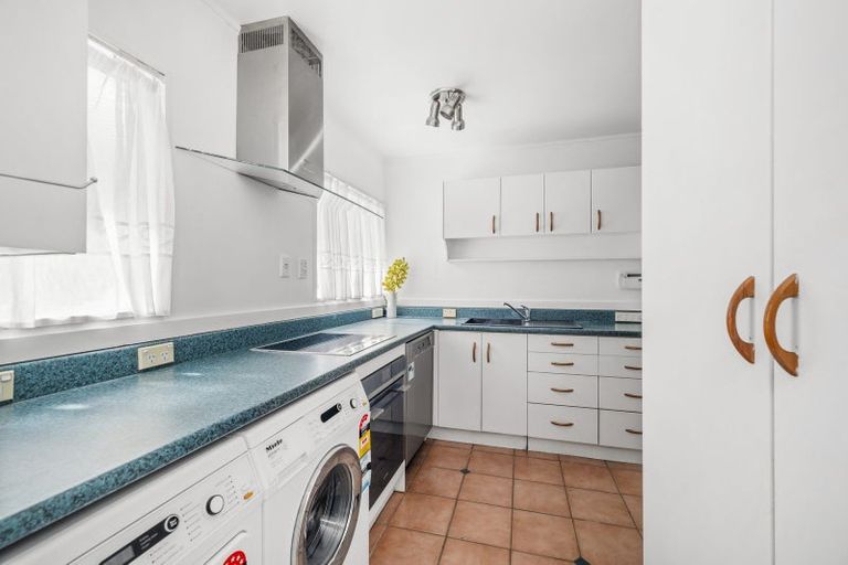 Photo of property in 100a Kawaha Point Road, Kawaha Point, Rotorua, 3010