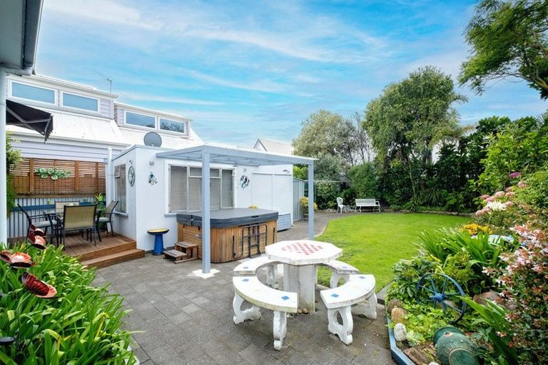 Photo of property in 44 Meeanee Quay, Westshore, Napier, 4110