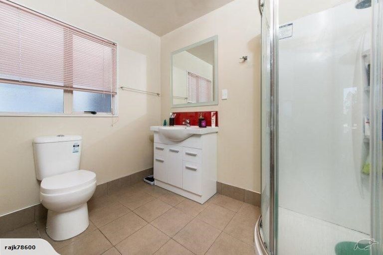 Photo of property in 1/49 Sungrove Rise, Sunnyvale, Auckland, 0612