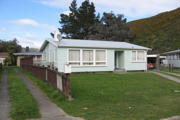 Photo of property in 7 Orewa Grove, Wainuiomata, Lower Hutt, 5014