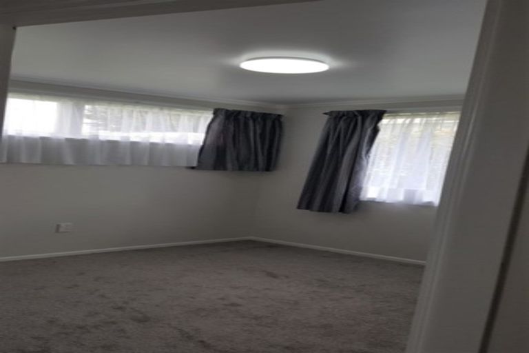 Photo of property in 59 Totaravale Drive, Totara Vale, Auckland, 0629