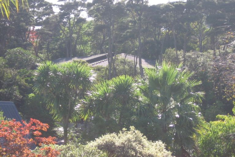 Photo of property in 17a Woodfern Crescent, Titirangi, Auckland, 0604
