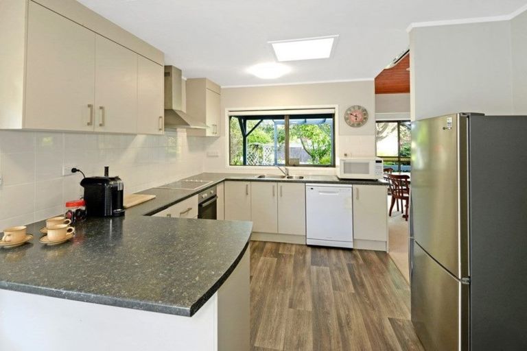 Photo of property in 2 Montclair Rise, Browns Bay, Auckland, 0630