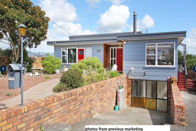 Photo of property in 3 Hillary Heights Avenue, Glendene, Auckland, 0602