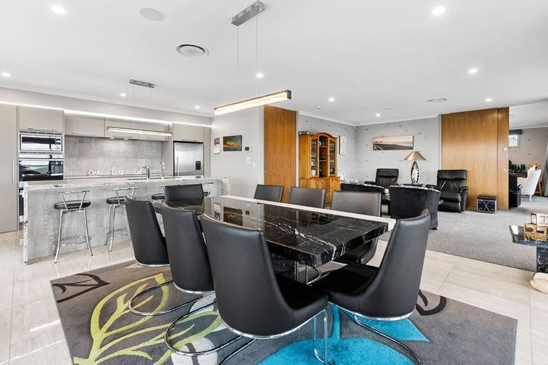 Photo of property in 18 Manurau Crescent, Merrilands, New Plymouth, 4312